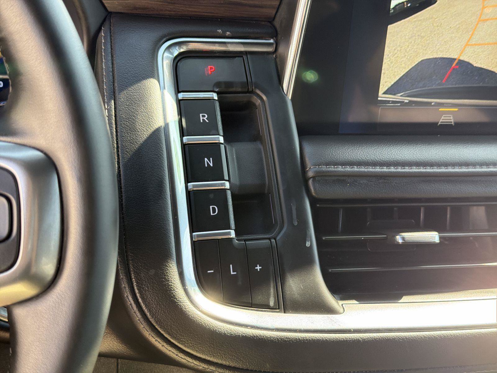 Used 2024 Chevrolet Suburban LT RWD image 15