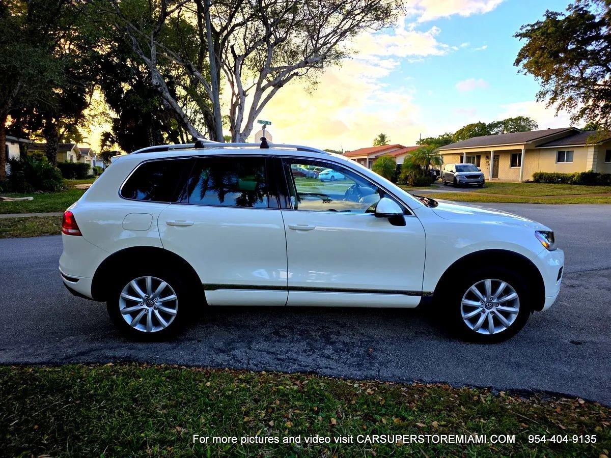 Used 2011 Volkswagen Touareg Sport image 20