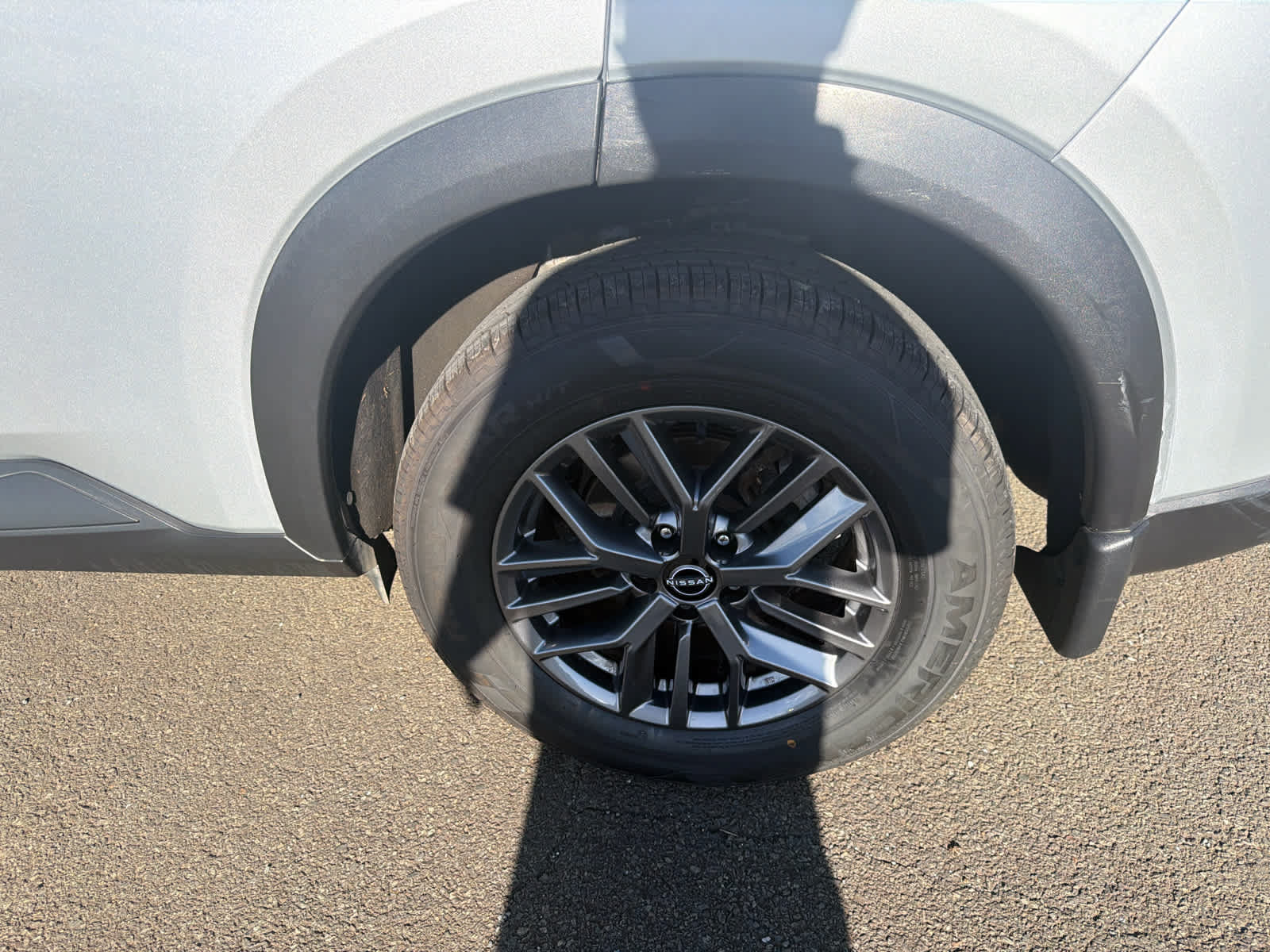 Used 2024 Nissan Rogue S FWD image 5