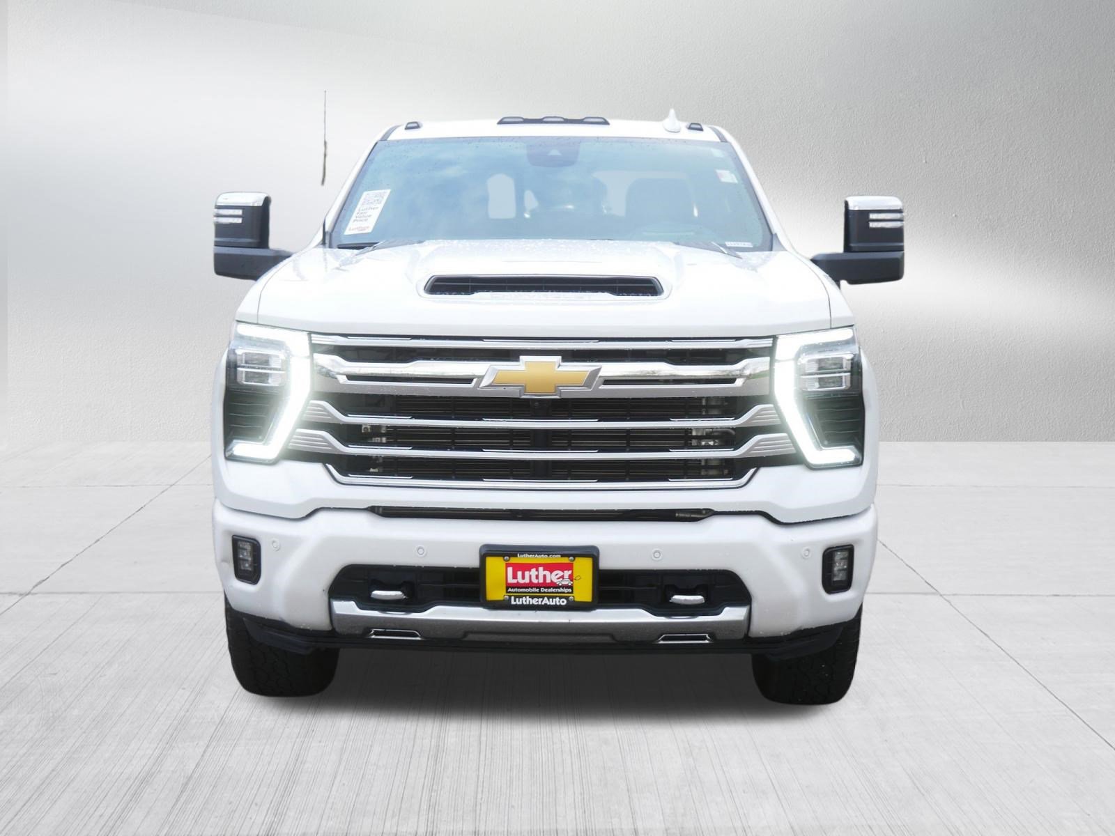 Used 2025 Chevrolet Silverado 3500 High Country w/ Technology Package AWD/4WD image 2