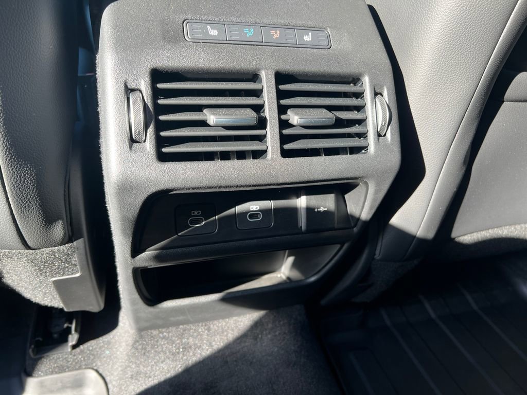 New 2025 Land Rover Discovery Sport Dynamic SE image 24