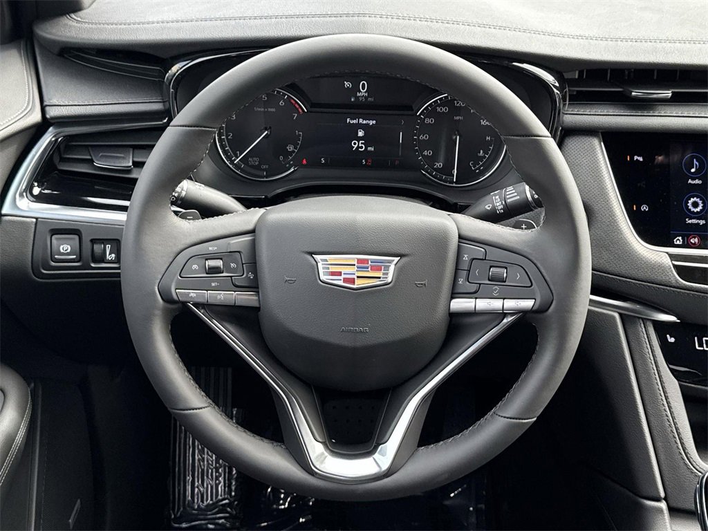 New 2025 Cadillac XT6 Luxury image 6