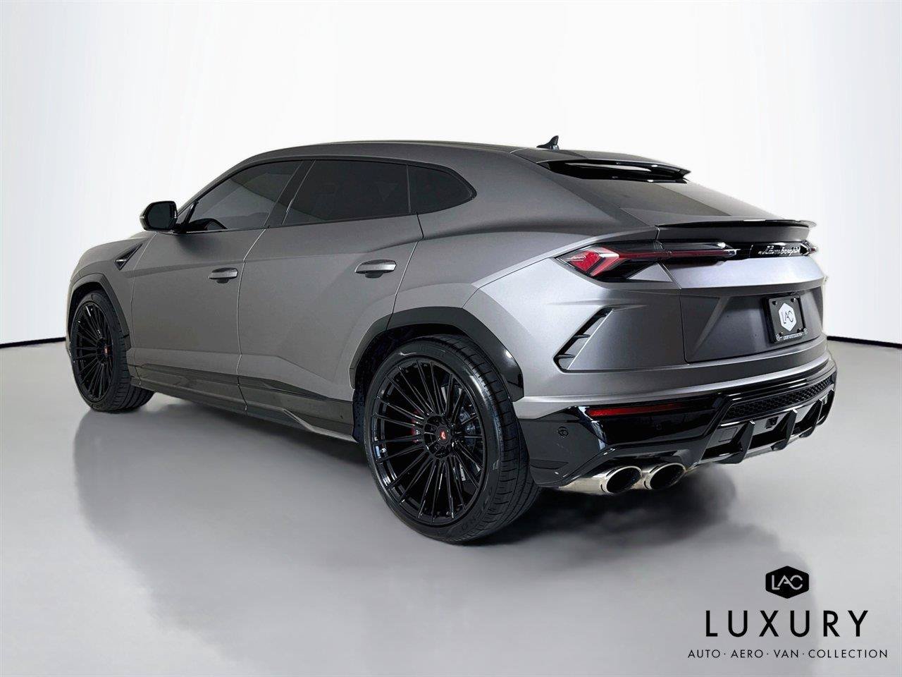 Used 2022 Lamborghini Urus AWD/4WD image 7