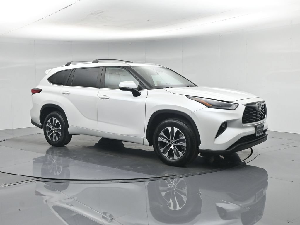 Used 2023 Toyota Highlander XLE FWD image 28