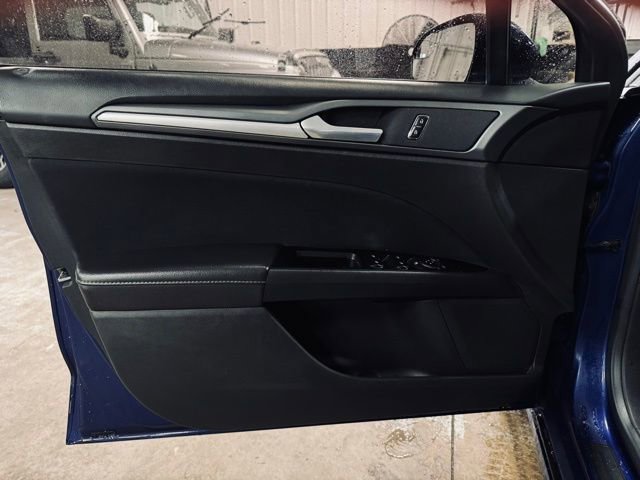 Used 2016 Ford Fusion SE w/ SE Cold Weather Package image 11