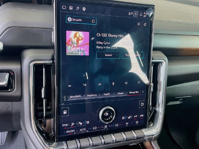 New 2026 GMC Yukon XL Denali w/ Denali Reserve Package AWD/4WD image 10