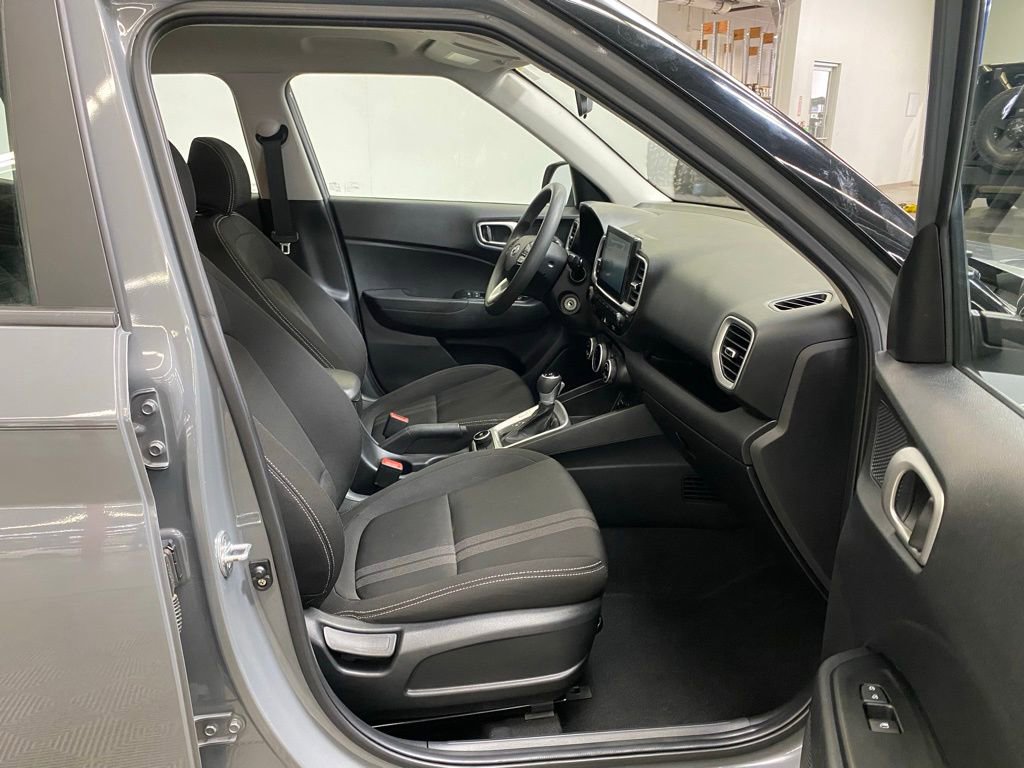 Used 2020 Hyundai Venue SEL image 14