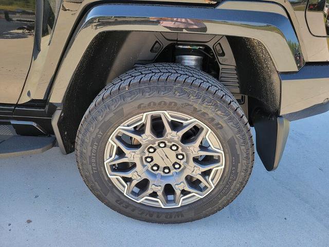 New 2025 GMC Hummer EV 3X w/ LPO, Illumination Package image 10