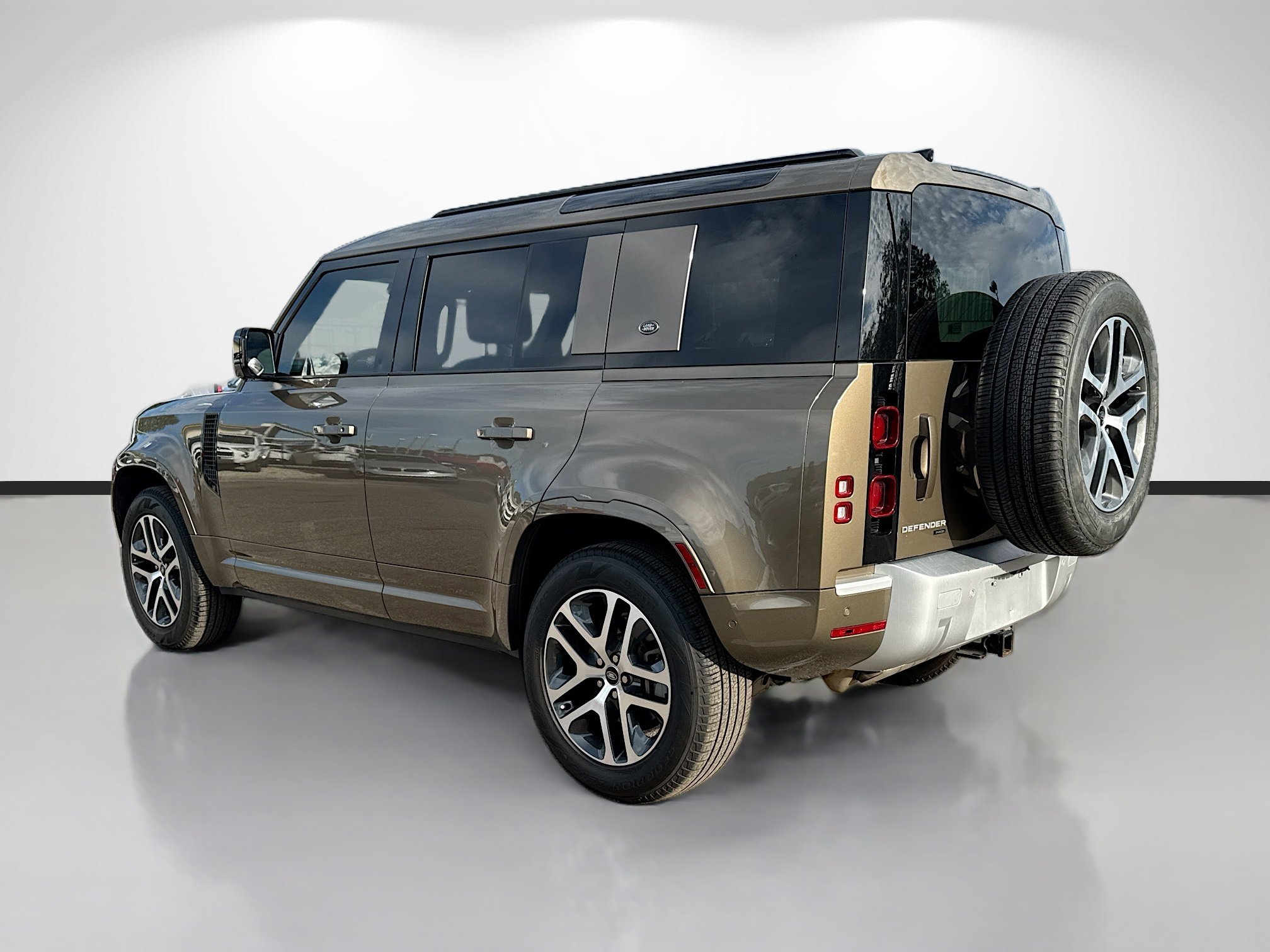 Certified 2022 Land Rover Defender 110 XS Edition image 3