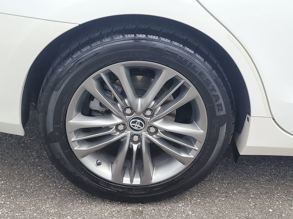 Used 2017 Toyota Camry SE FWD image 5