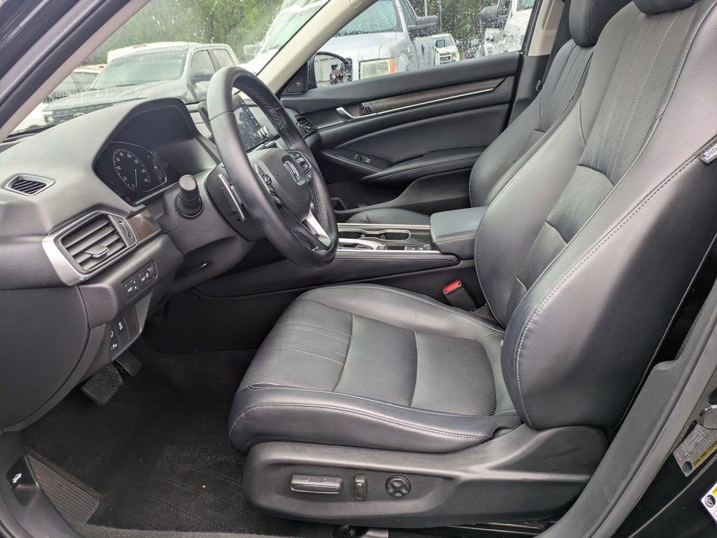 Used 2018 Honda Accord Touring image 13