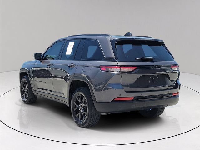 Used 2024 Jeep Grand Cherokee Altitude RWD image 4