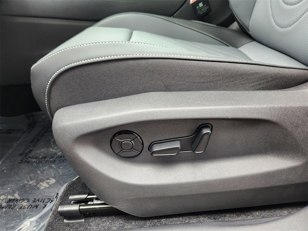 New 2025 Volkswagen Tiguan SE image 7