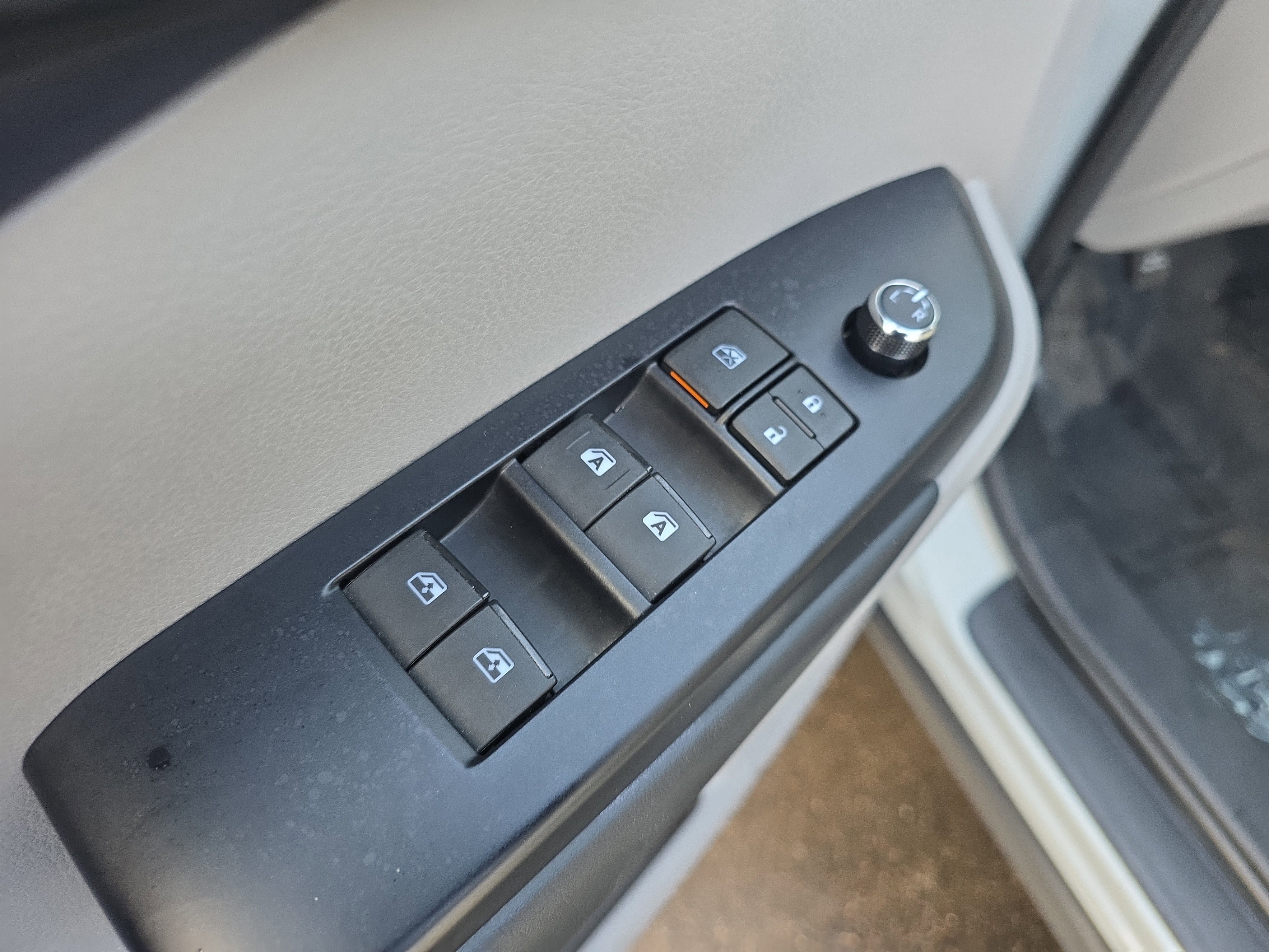 Used 2019 Toyota Highlander image 19