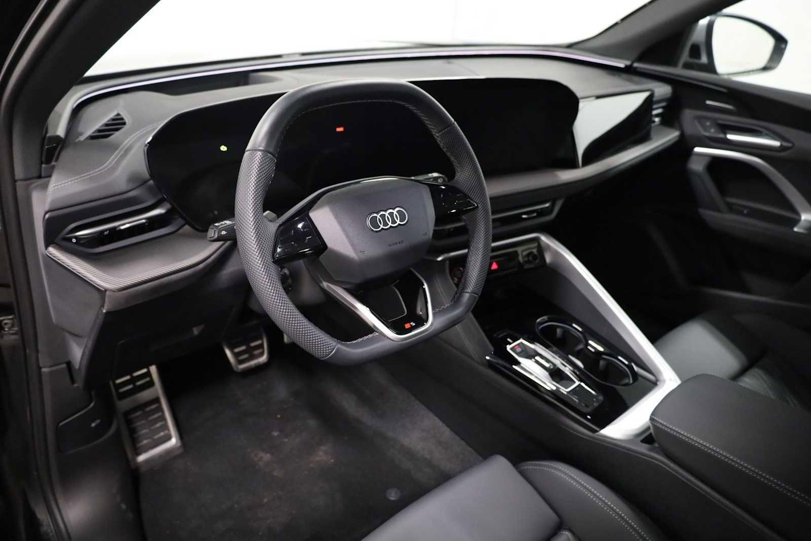 Certified 2025 Audi SQ5 Premium Plus w/ Premium Plus Package image 4