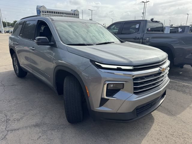 Used 2024 Chevrolet Traverse LT FWD image 3