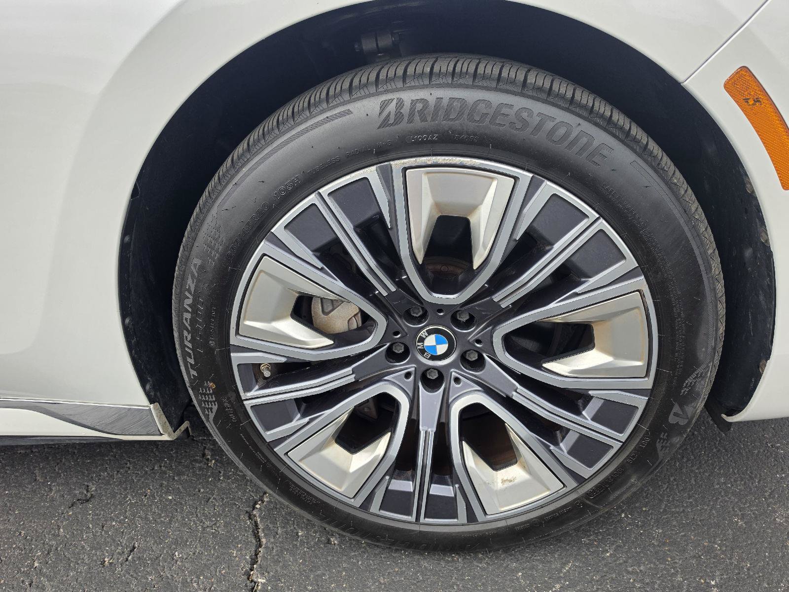 Used 2023 BMW i7 xDrive60 w/ Executive Package 2 AWD/4WD image 6