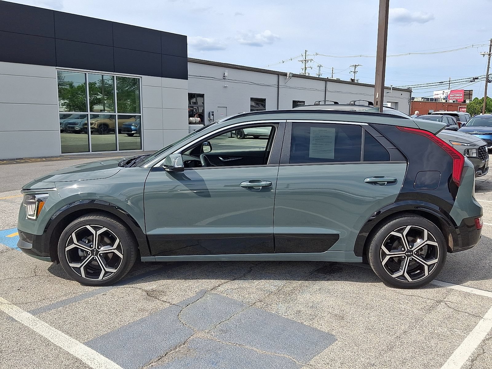 Used 2023 Kia Niro SX Touring FWD image 5