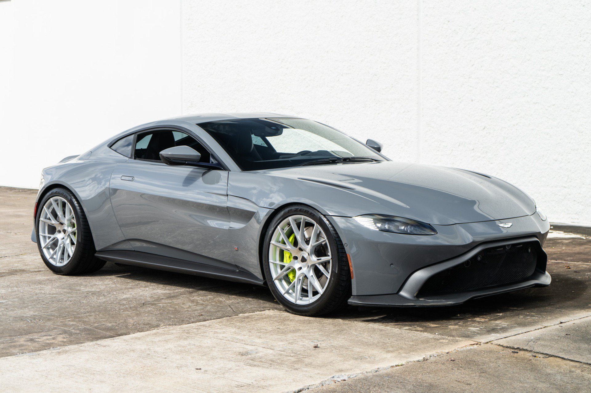 Used 2020 Aston Martin V8 Vantage Coupe RWD image 9