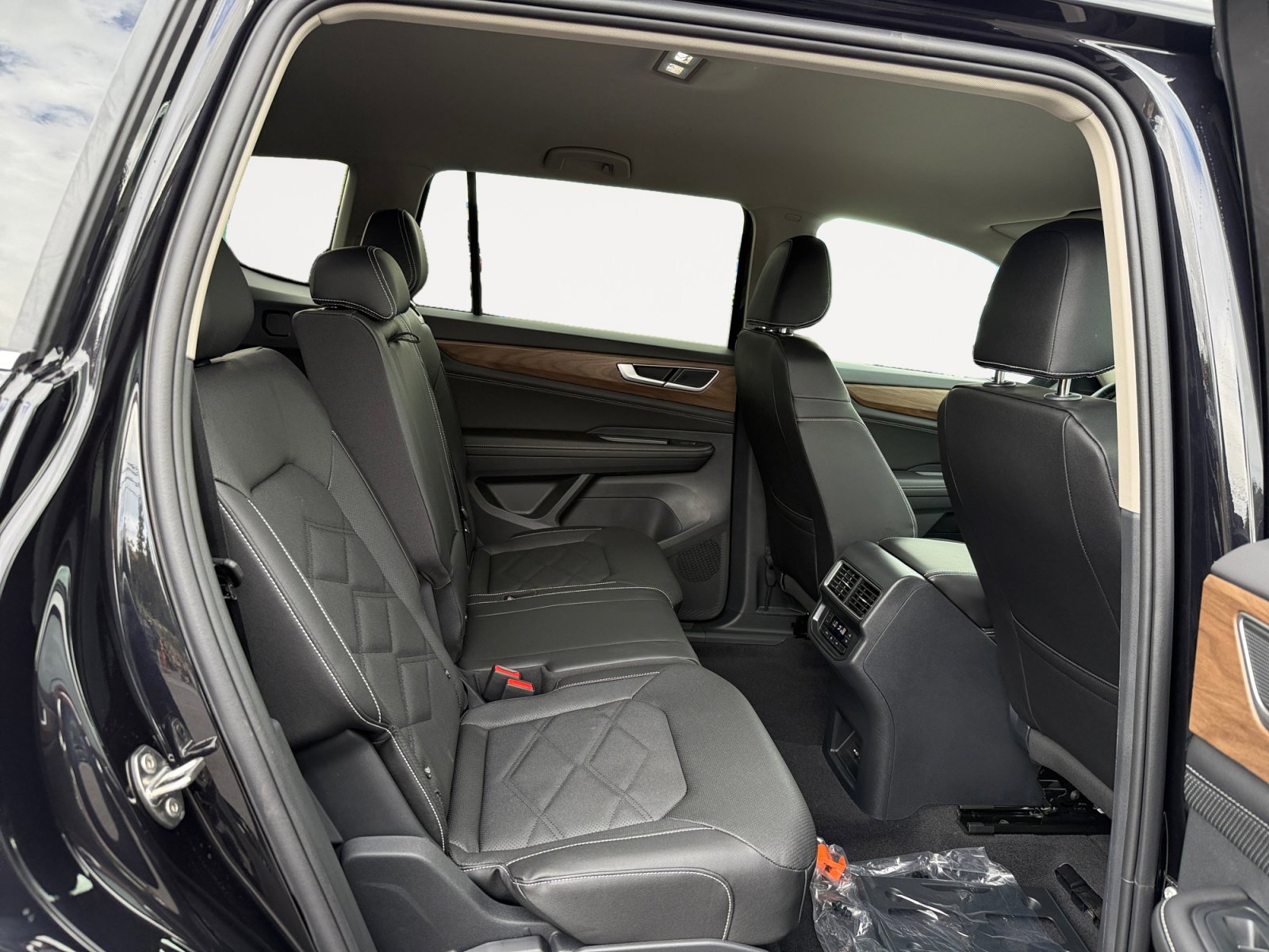 New 2026 Volkswagen Atlas SE image 18