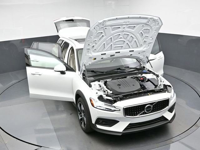 New 2026 Volvo V60 B5 Cross Country Plus w/ Protection Package Premier image 52