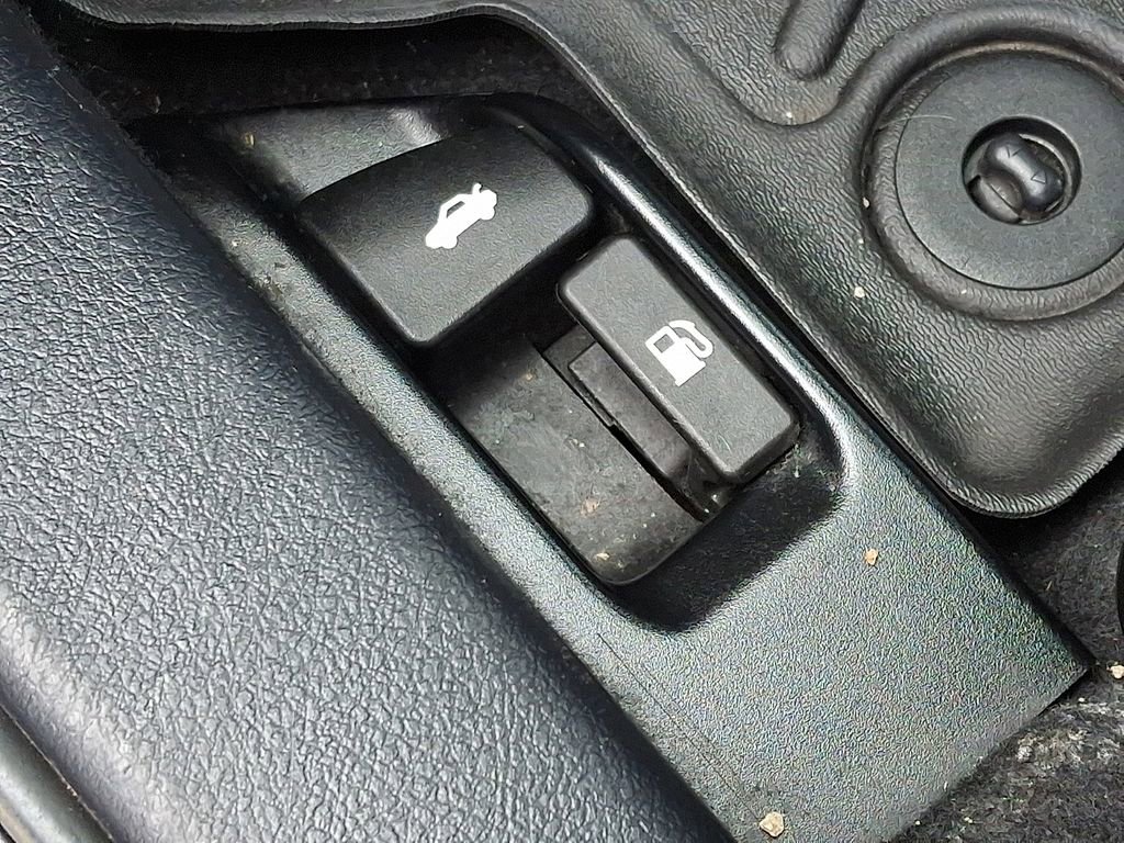 Used 2015 Toyota Camry LE image 27