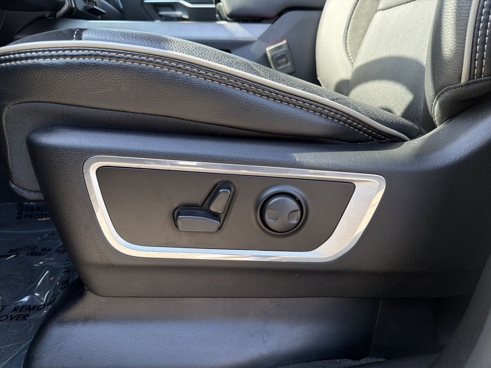 Used 2024 RAM 1500 Laramie image 14