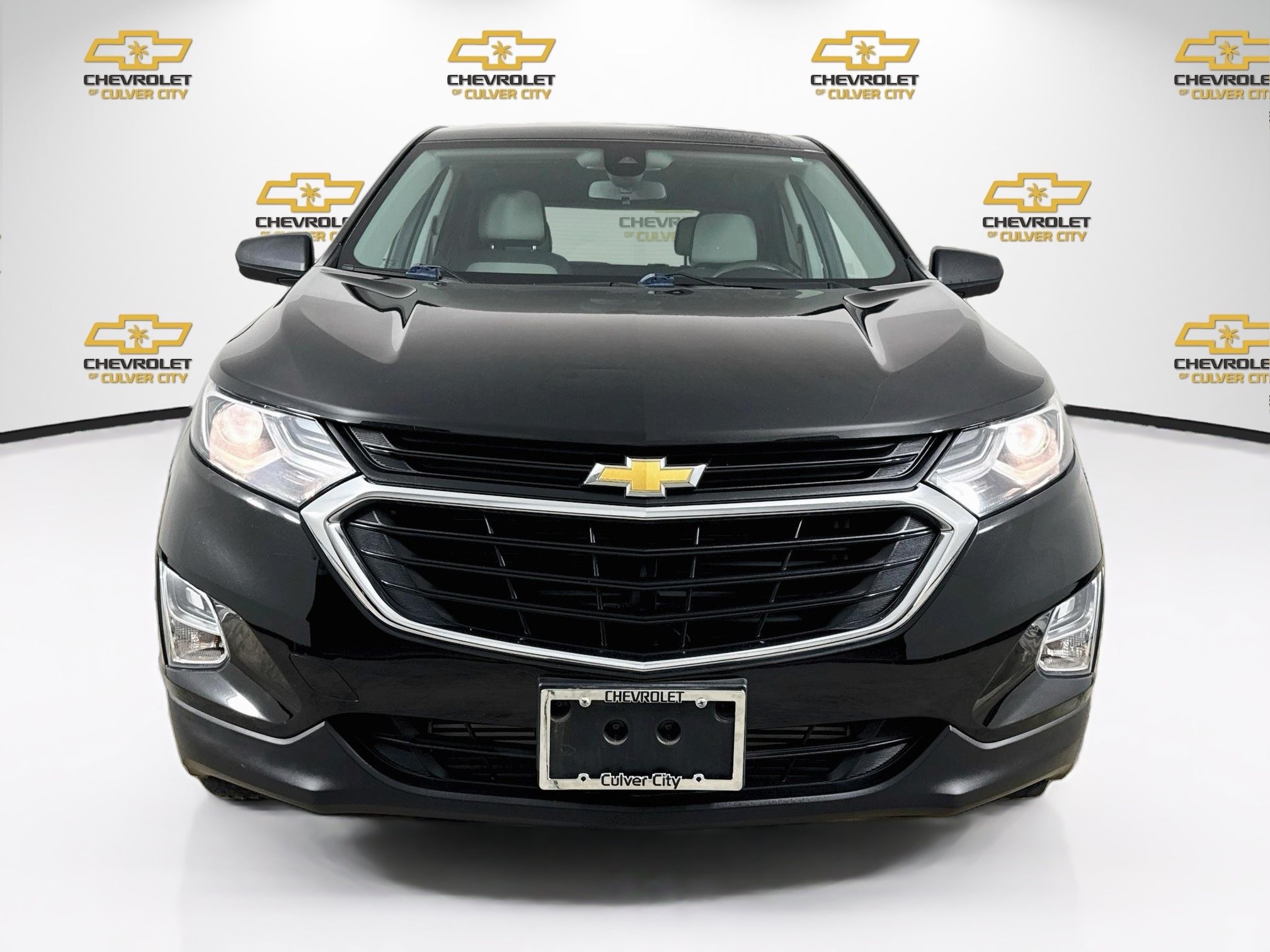 Used 2020 Chevrolet Equinox LS w/ LS Convenience Package FWD image 2