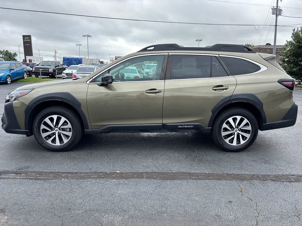 Used 2023 Subaru Outback Premium image 2
