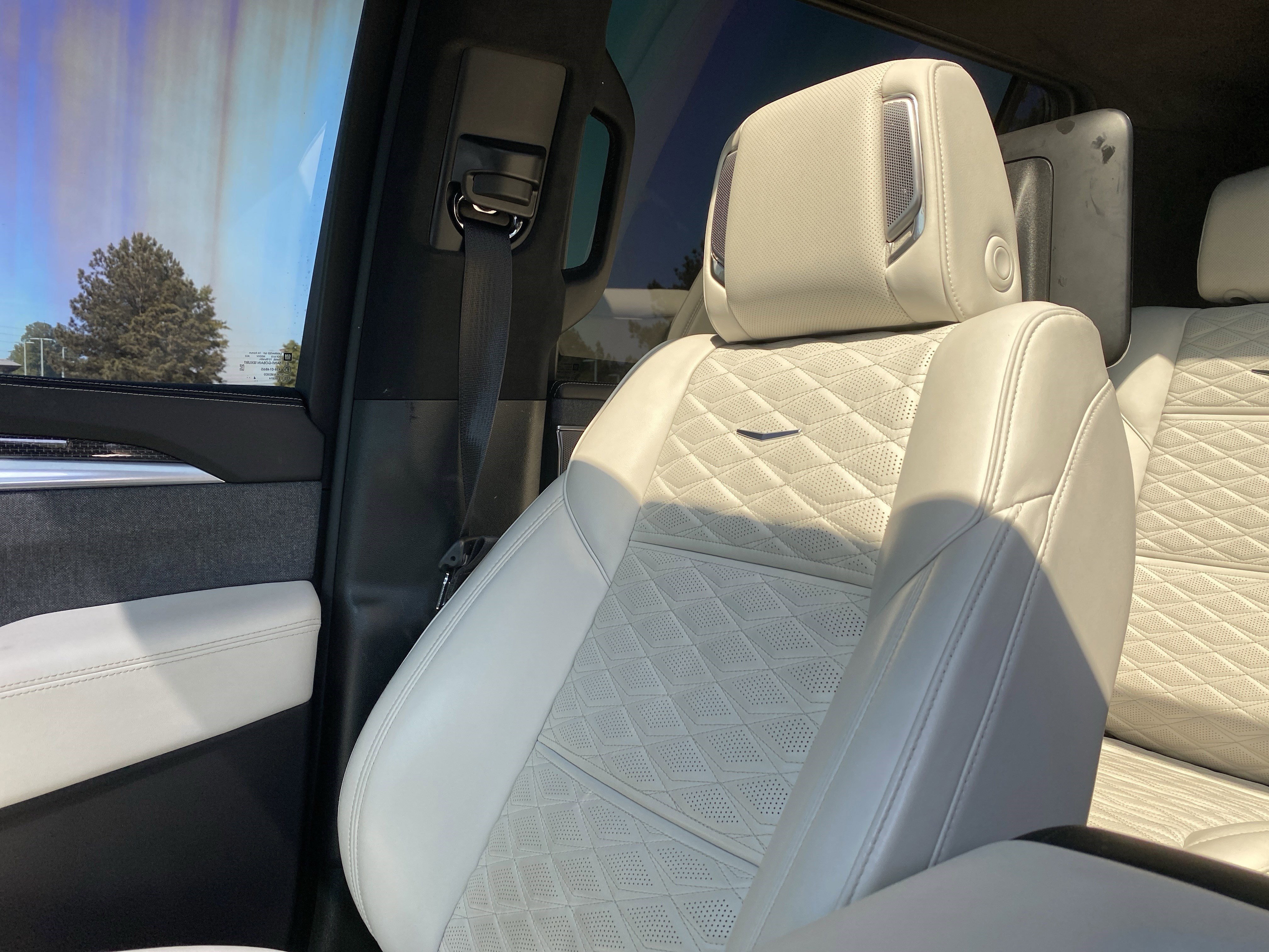 Used 2025 Cadillac Escalade ESV V AWD/4WD image 26