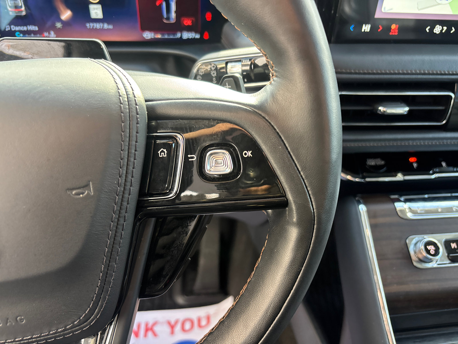 Certified 2025 Lincoln Aviator Reserve w/ Equipment Group 201A image 18