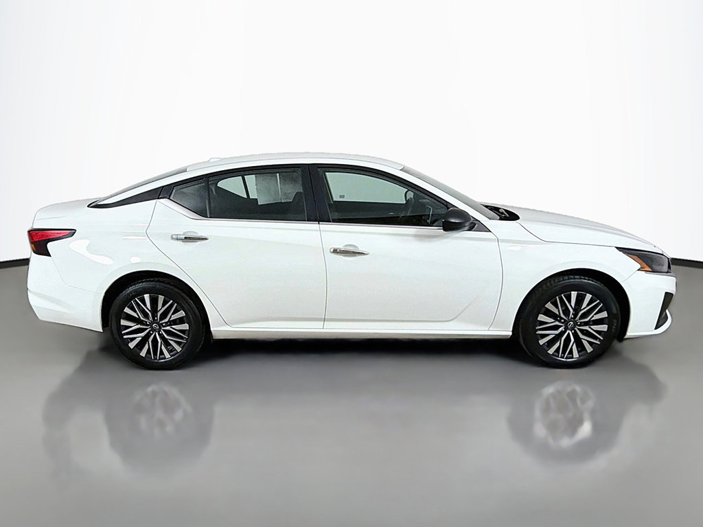 Used 2025 Nissan Altima 2.5 SV AWD/4WD image 13