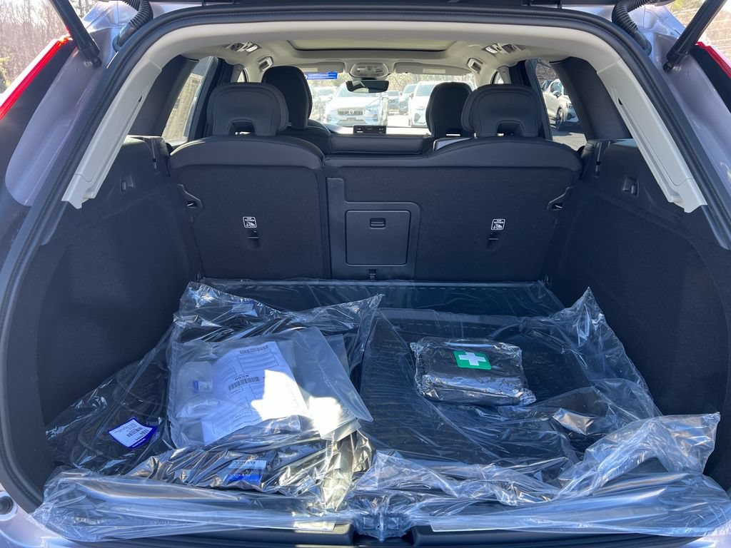 New 2026 Volvo XC60 B5 Plus w/ Protection Package Premier AWD/4WD image 26