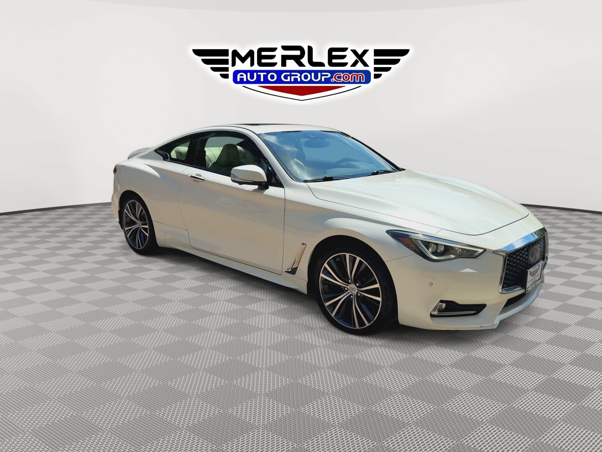 Used 2017 INFINITI Q60 2.0t w/ Premium Plus Package 2.0T AWD/4WD image 2