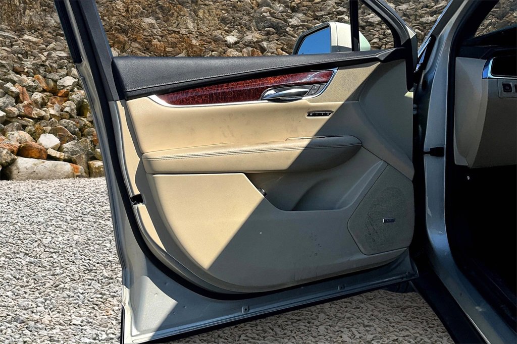 Used 2017 Cadillac XT5 Luxury w/ Driver Awareness Package image 21