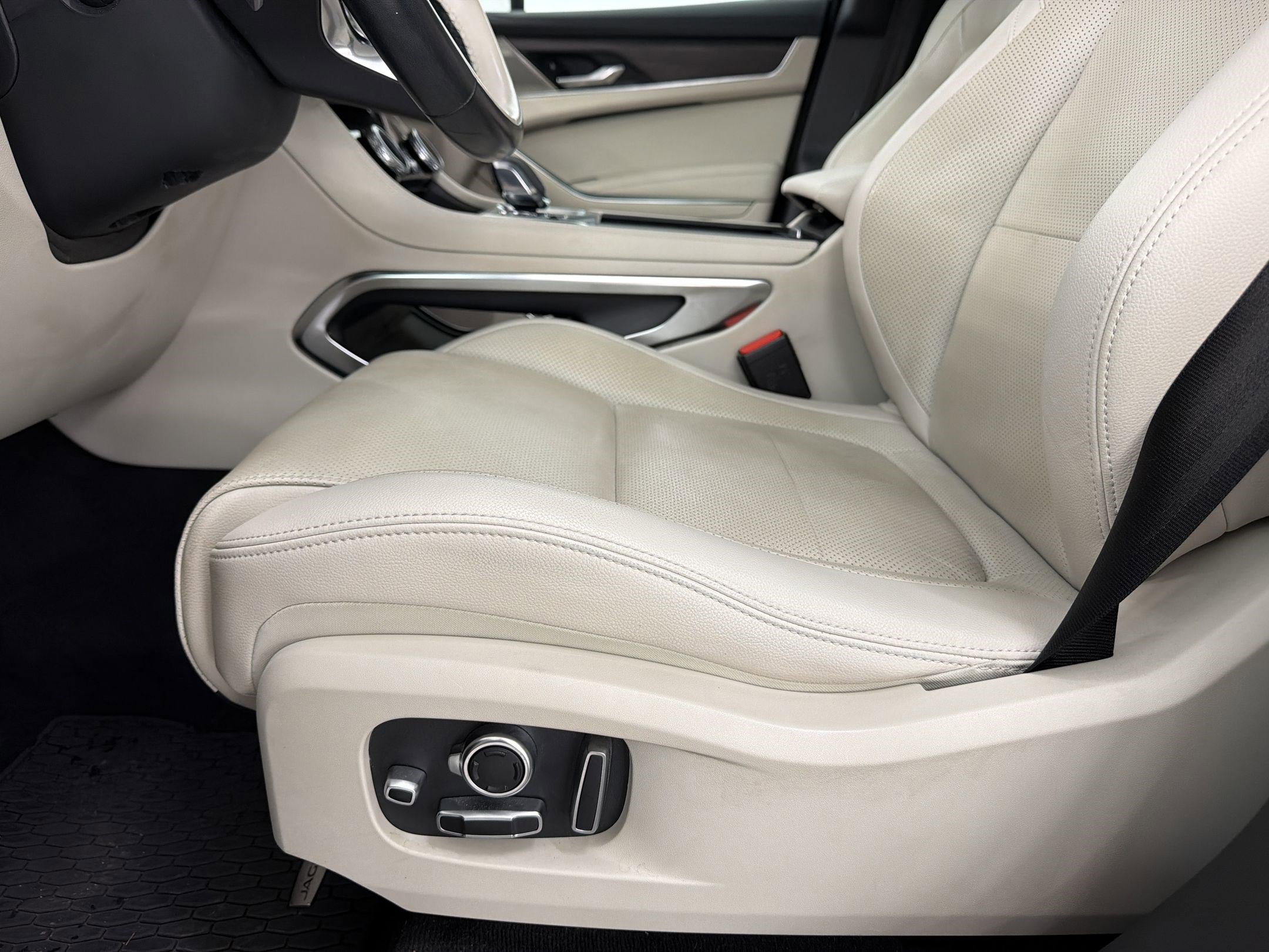 Used 2021 Jaguar F-PACE S AWD/4WD image 12