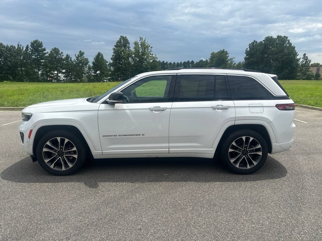 Certified 2023 Jeep Grand Cherokee Overland w/ Luxury Tech Group IV AWD/4WD image 4