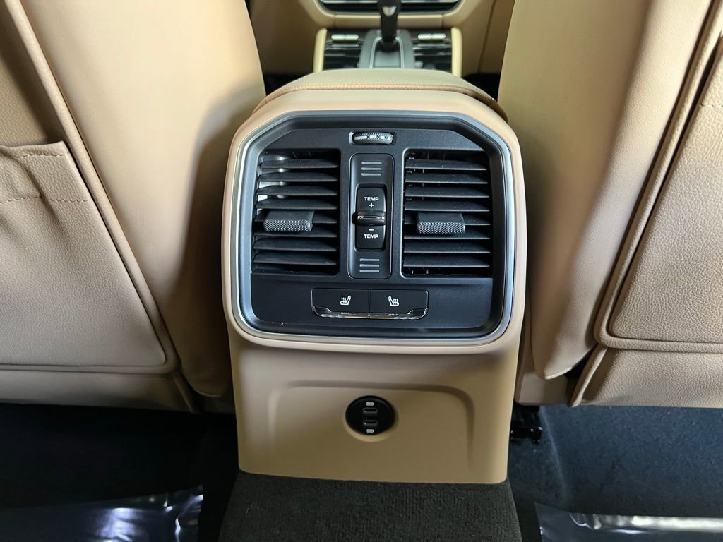 Used 2026 Porsche Macan AWD/4WD image 17