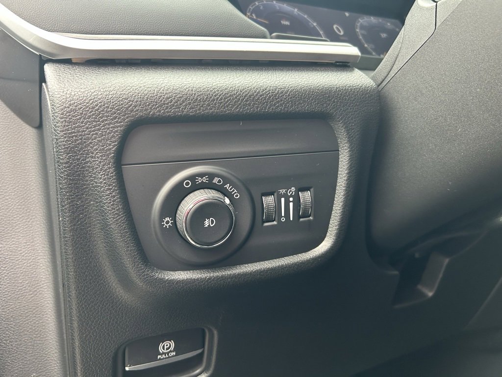 New 2025 Jeep Grand Cherokee Limited w/ Black Appearance Package image 14