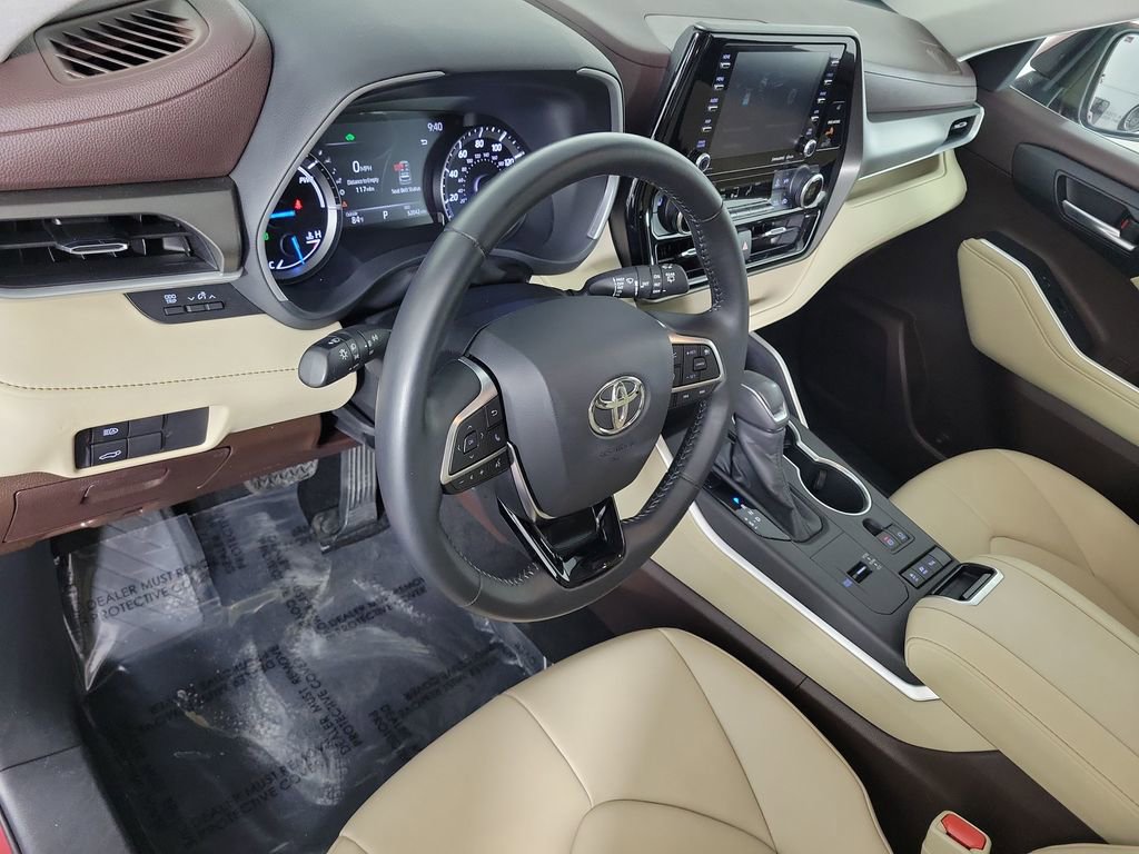 Certified 2020 Toyota Highlander XLE AWD/4WD image 7