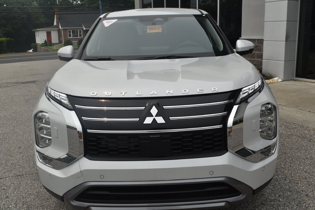 New 2026 Mitsubishi Outlander AWD image 3