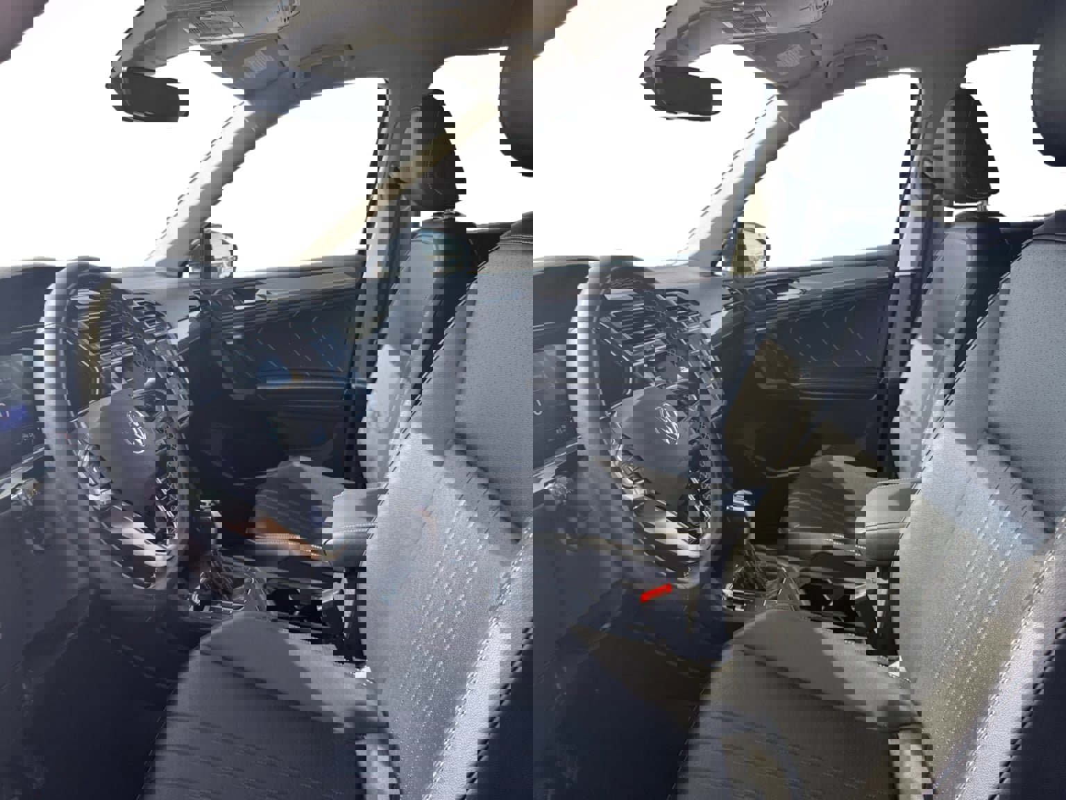 Used 2024 Volkswagen Tiguan SE image 10