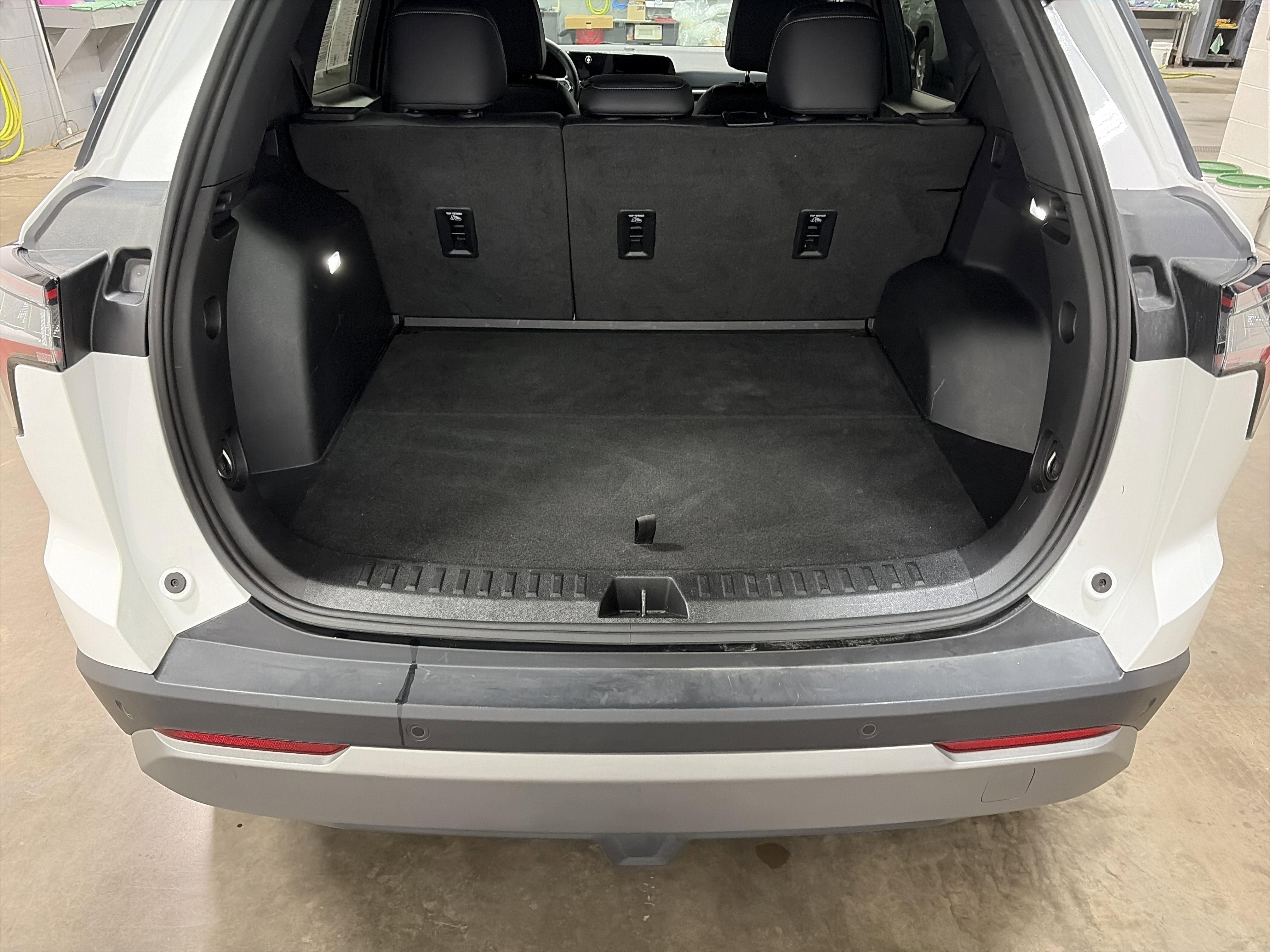 Used 2025 Chevrolet Equinox LT w/ Convenience Package II image 29