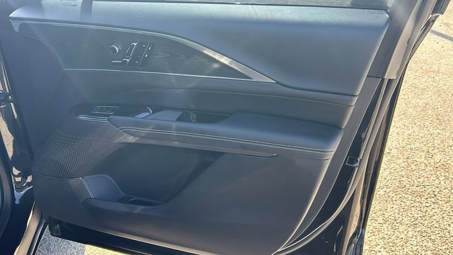 Used 2025 Cadillac Lyriq Luxury image 10