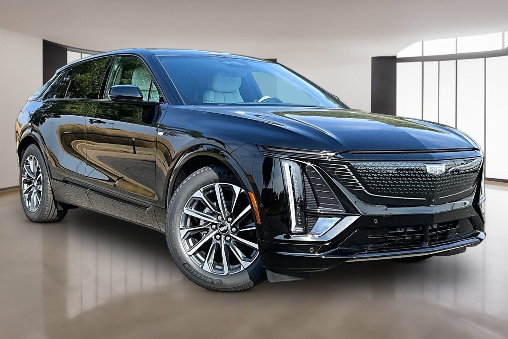 New 2027 Cadillac Lyriq Sport RWD image 2