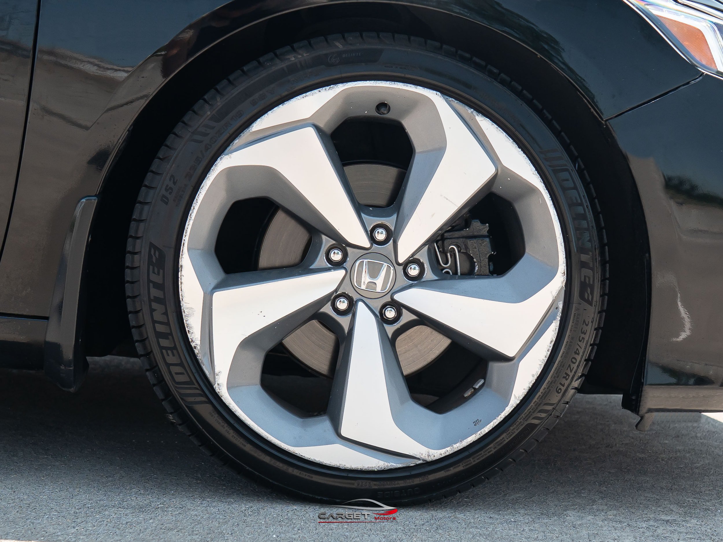 Used 2018 Honda Accord Touring image 9