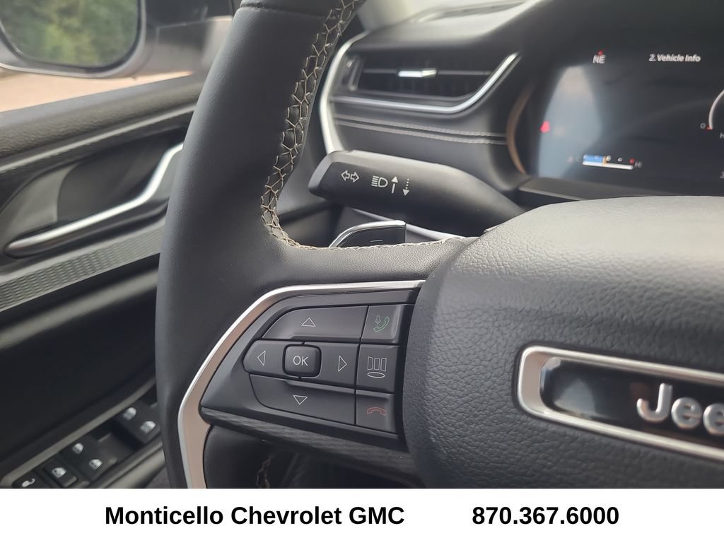 Used 2023 Jeep Grand Cherokee Laredo w/ Luxury Tech Group I AWD/4WD image 19