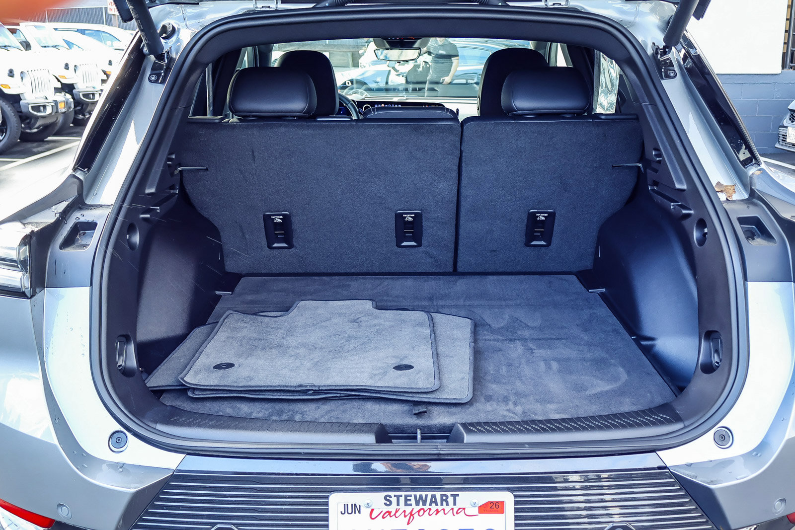 Used 2025 Chevrolet Equinox EV LT w/ Convenience Package II image 17