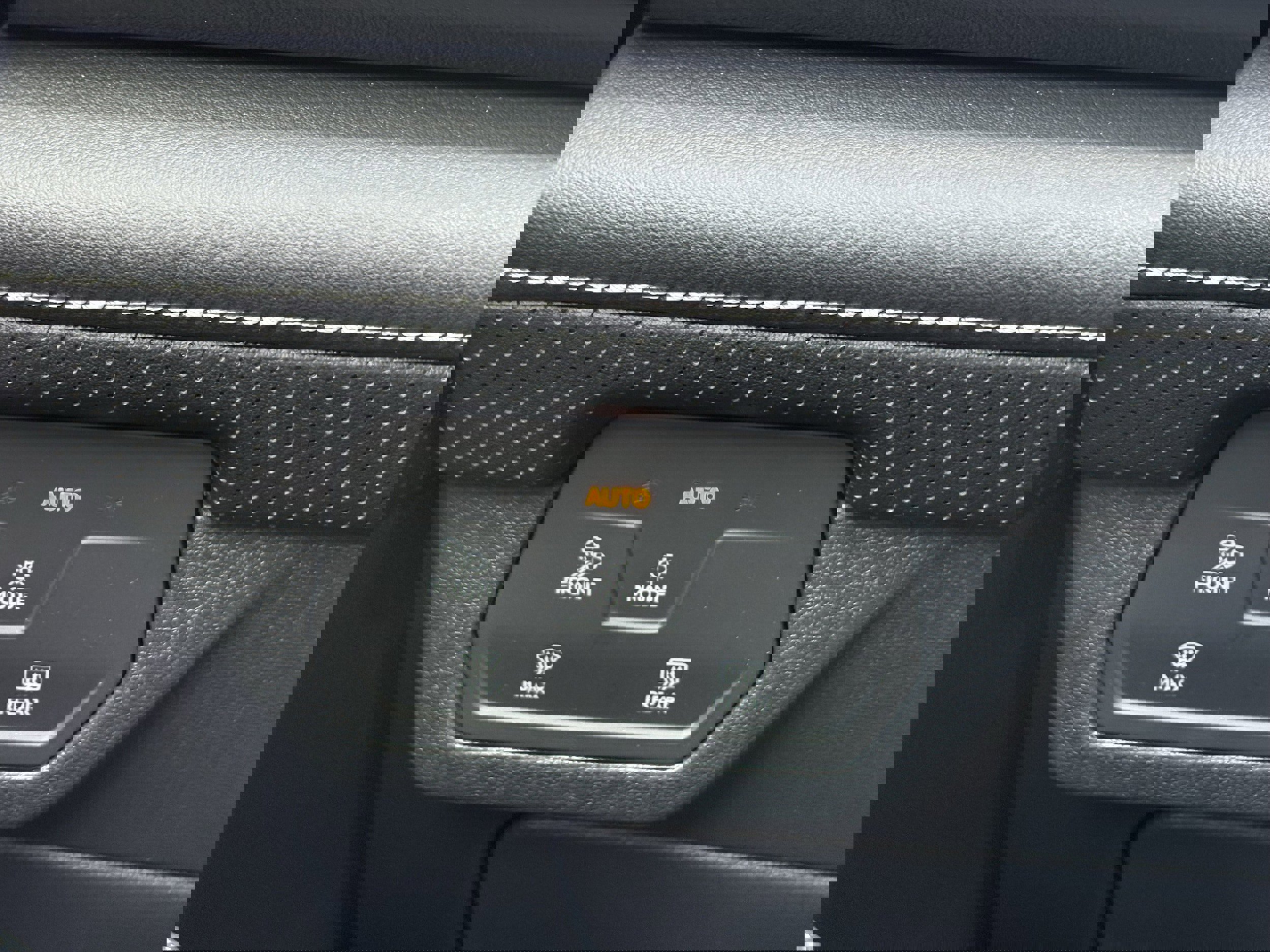 Used 2025 Volkswagen Atlas Cross Sport SEL R-Line image 17