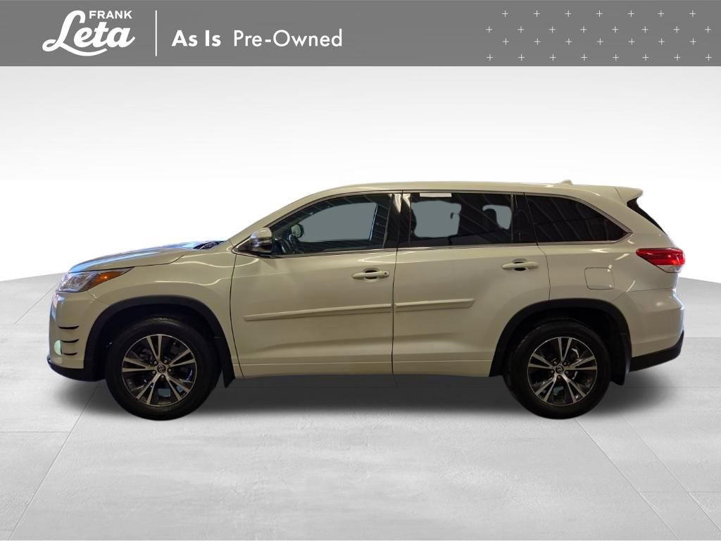 Used 2017 Toyota Highlander Plus AWD/4WD image 3